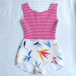 Seea one piece swim suit. Size small. Wore it once.